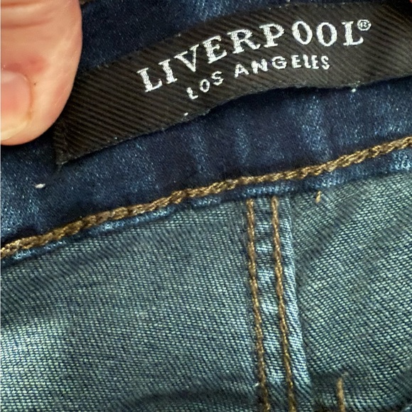 Women's Liverpool the crop pull on Blue Jeans. Size 10/30 - Picture 3 of 6